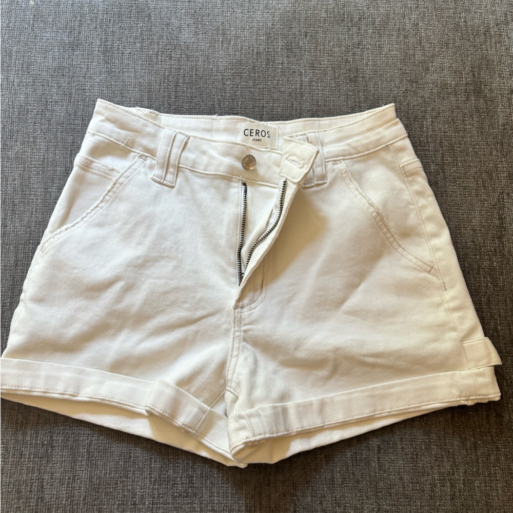New Ceros white Jean shorts, size 26